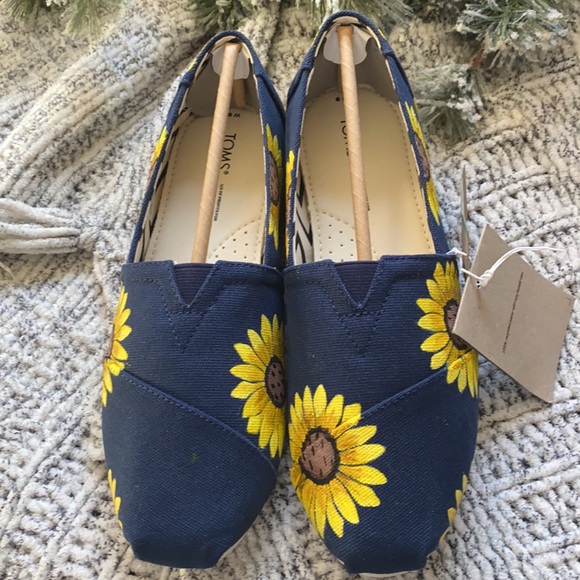 Painted sunflower toms size 8 - Picture 2 of 6